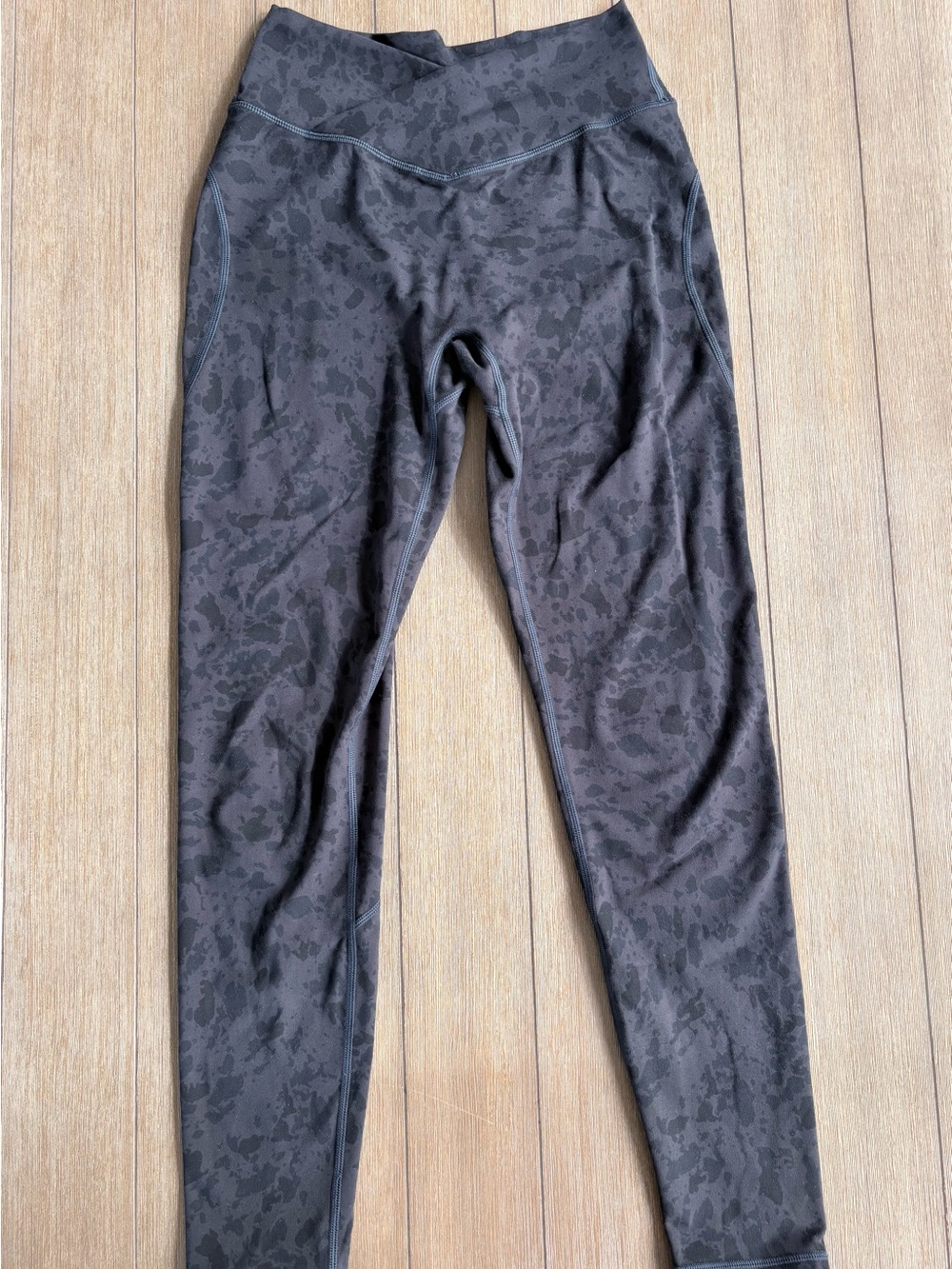 🌸Alphalete Slate Blue/ Charcoal Camo Patterned Crossover Leggings🌸